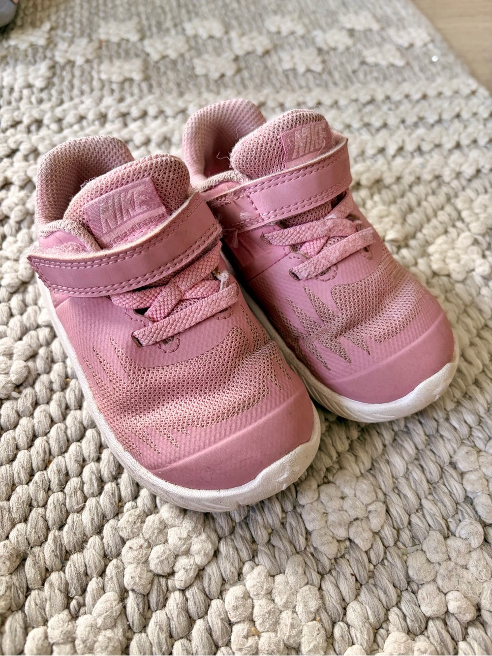 Nike Kids Pink Mesh Hook-and-Loop Sneakers